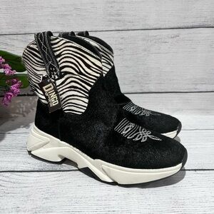 DINGO Safari Zebra Calf Hair Leather Pull on Ankle Boots Sneaker Women Size 9M